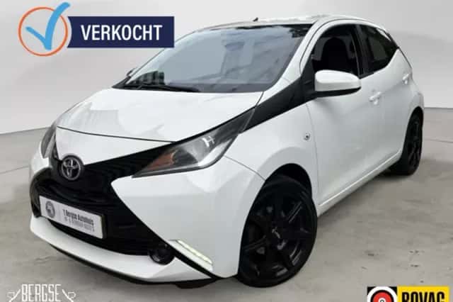 Toyota Aygo (2015) thumbnail 1