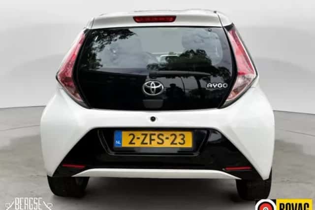Toyota Aygo (2015) thumbnail 6