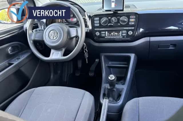 Volkswagen Up! (2013) thumbnail 2