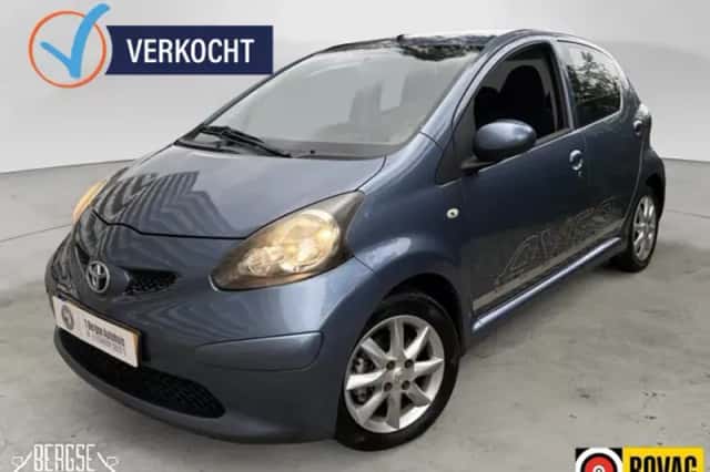 Toyota Aygo (2009) thumbnail 1