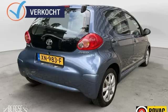 Toyota Aygo (2009) thumbnail 3