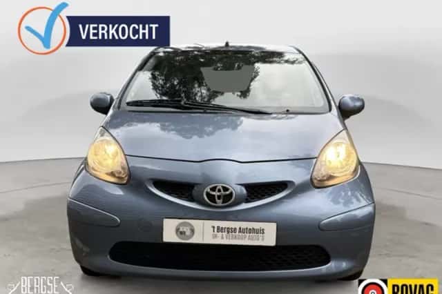 Toyota Aygo (2009) thumbnail 5