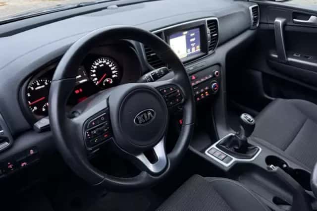 Kia Sportage (2017) thumbnail 2
