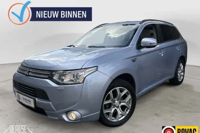 Mitsubishi Outlander (2013) thumbnail 1