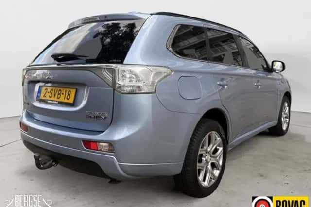 Mitsubishi Outlander (2013) thumbnail 3