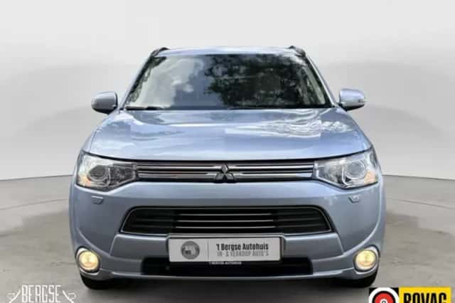 Mitsubishi Outlander (2013) thumbnail 5