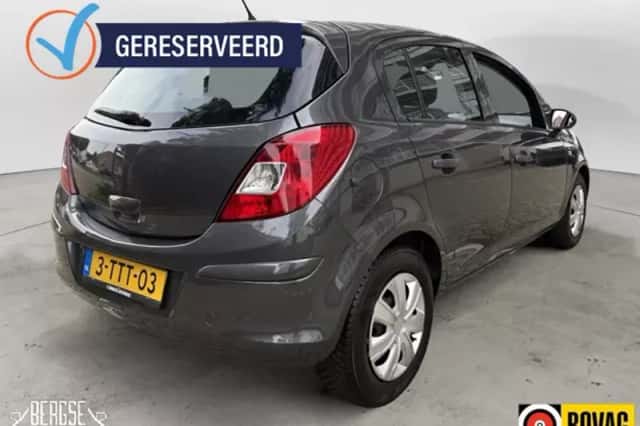 Opel Corsa (2011) thumbnail 3
