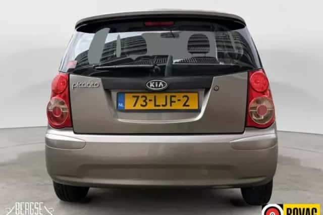 Kia Picanto (2010) thumbnail 6