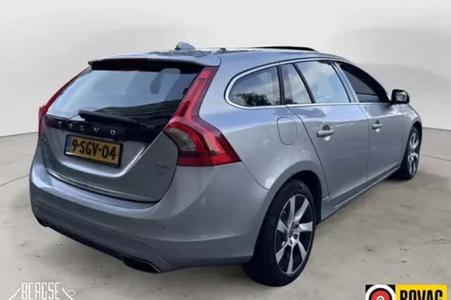 Volvo V60 (2013) thumbnail 3
