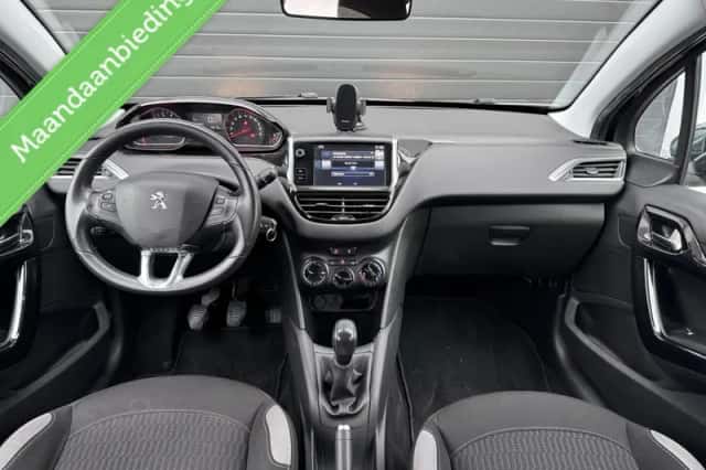 Peugeot 208 (2015) thumbnail 3
