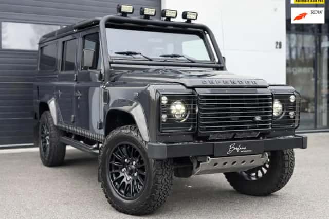 Land Rover Defender (2015) thumbnail 1