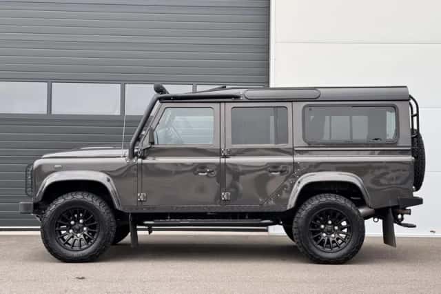 Land Rover Defender (2015) thumbnail 5
