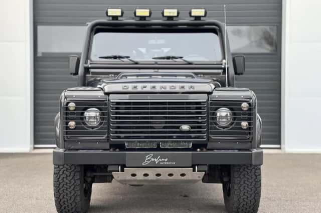 Land Rover Defender (2015) thumbnail 6