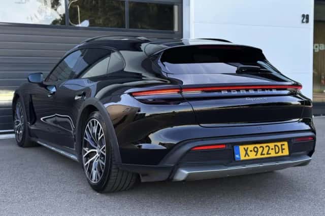 Porsche Taycan Cross Turismo (2023) thumbnail 2