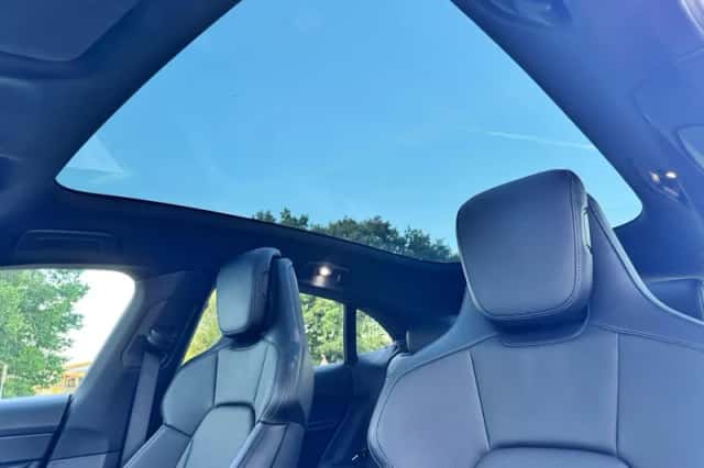 Porsche Taycan Cross Turismo (2023) thumbnail 4