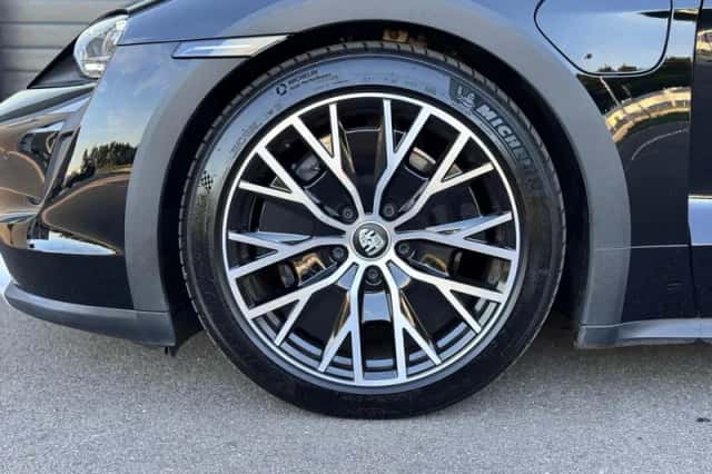Porsche Taycan Cross Turismo (2023) thumbnail 6