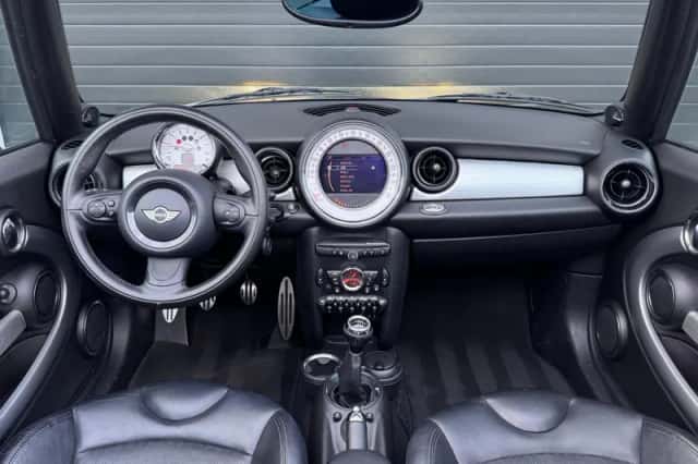 MINI Cabrio (2012) thumbnail 5
