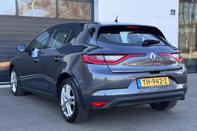 Renault Mégane (2018) thumbnail 2