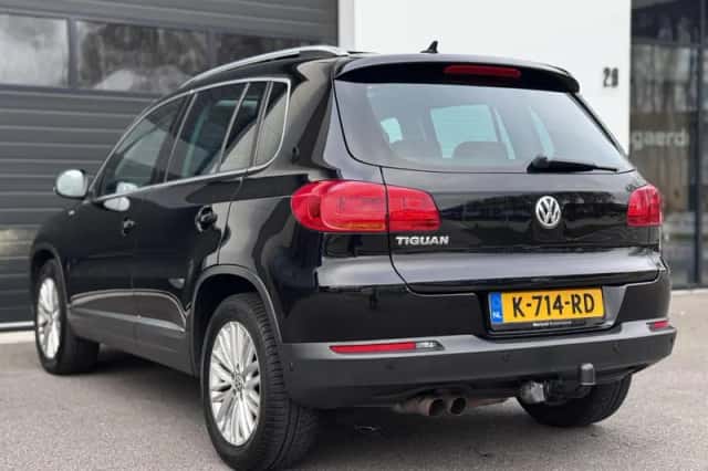 Volkswagen Tiguan (2015) thumbnail 2
