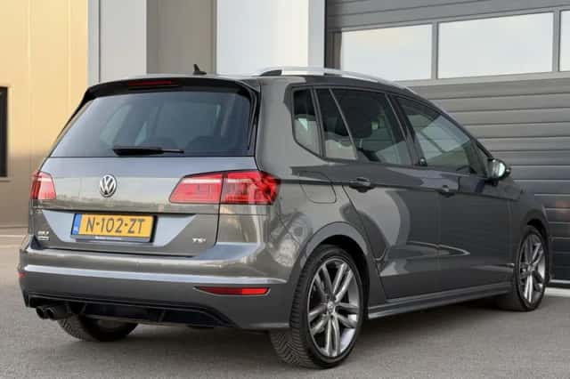 Volkswagen Golf Sportsvan (2017) thumbnail 4