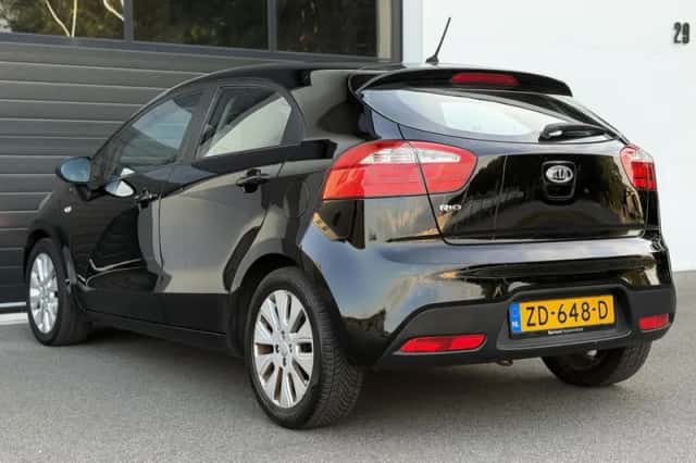 Kia Rio (2012) thumbnail 2