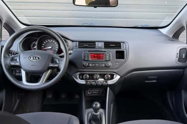 Kia Rio (2012) thumbnail 5