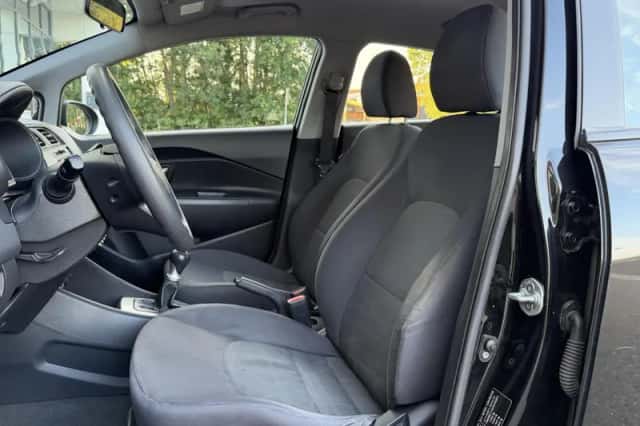 Kia Rio (2012) thumbnail 6