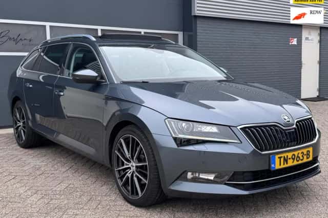 Škoda Superb (2018) thumbnail 1