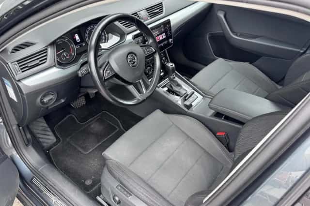 Škoda Superb (2018) thumbnail 5