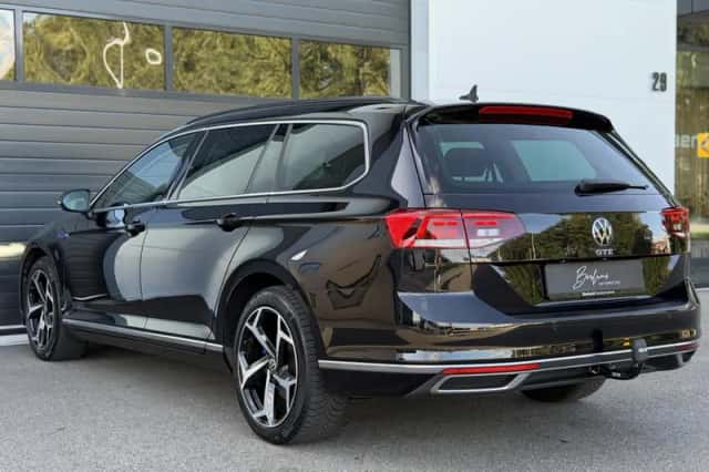 Volkswagen Passat (2020) thumbnail 2