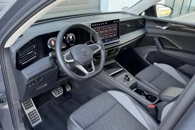 Volkswagen Tiguan (2025) thumbnail 5