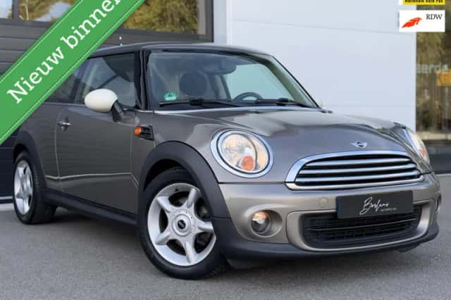 MINI Cooper (2012) thumbnail 1