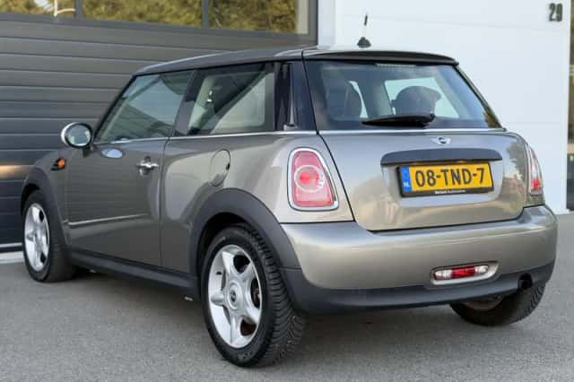 MINI Cooper (2012) thumbnail 2