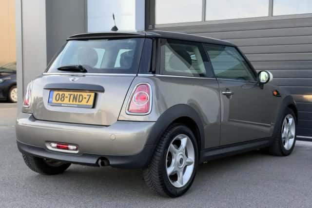 MINI Cooper (2012) thumbnail 4
