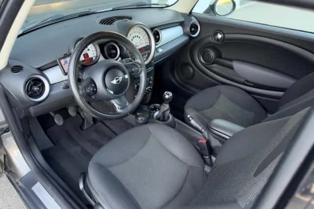 MINI Cooper (2012) thumbnail 5