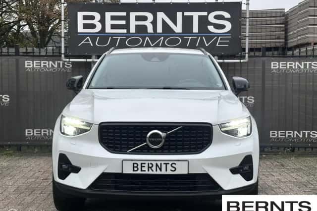 Volvo XC40 (2023) thumbnail 2