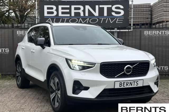 Volvo XC40 (2023) thumbnail 3