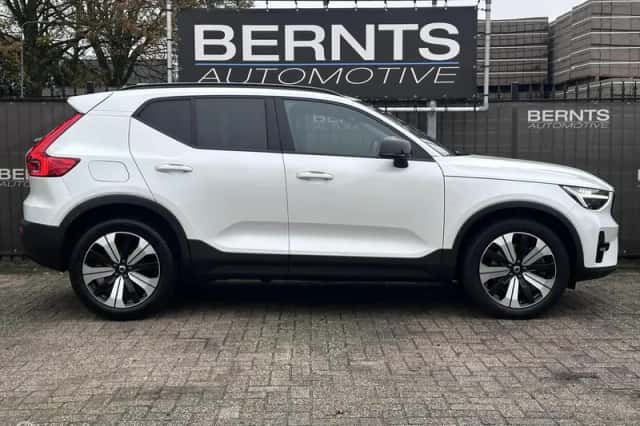 Volvo XC40 (2023) thumbnail 5