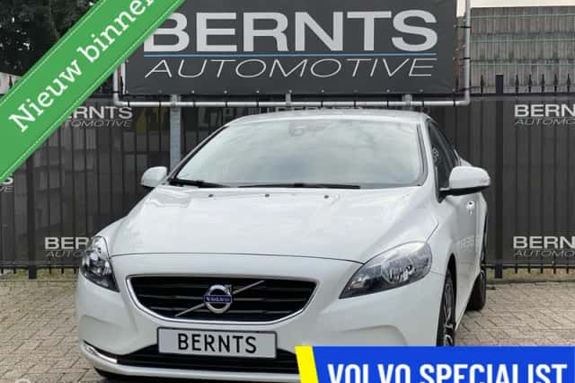 Volvo V40 (2016) thumbnail 1