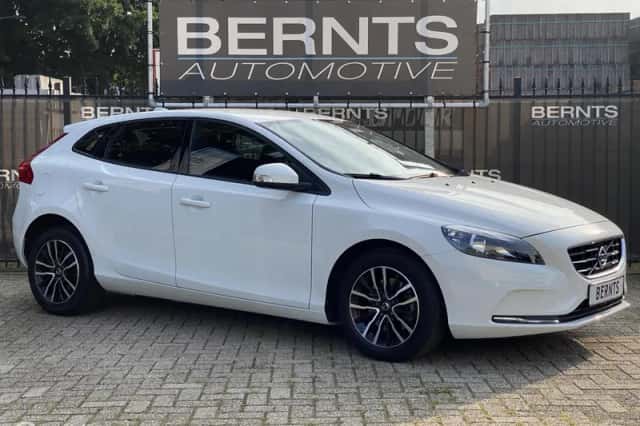 Volvo V40 (2016) thumbnail 4