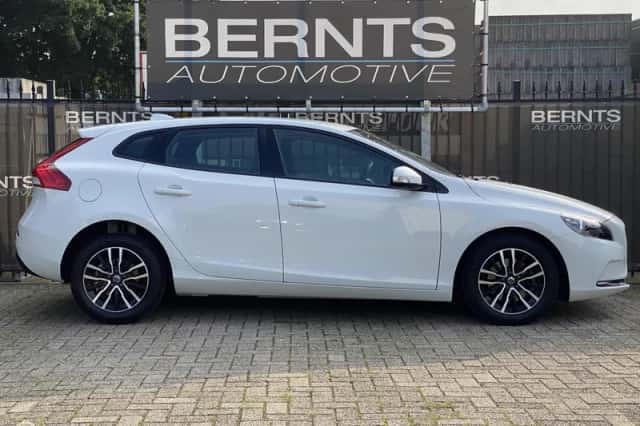 Volvo V40 (2016) thumbnail 5