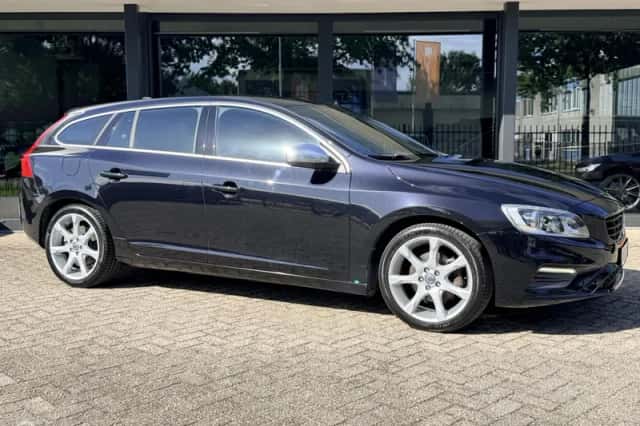 Volvo V60 (2014) thumbnail 4