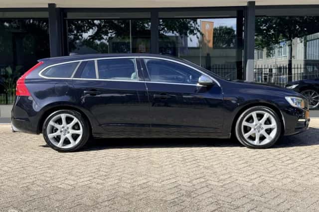 Volvo V60 (2014) thumbnail 5