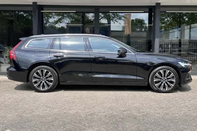 Volvo V60 (2022) thumbnail 6
