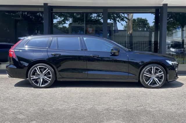 Volvo V60 (2022) thumbnail 5