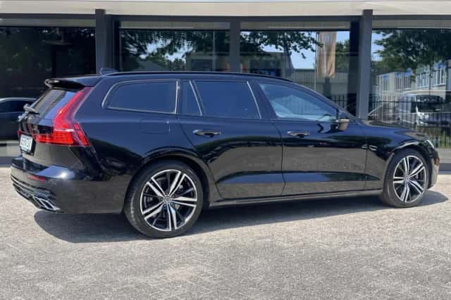 Volvo V60 (2022) thumbnail 6