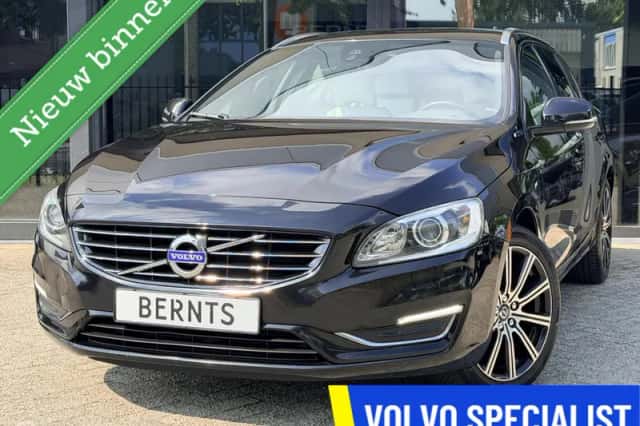Volvo V60 (2016) thumbnail 1