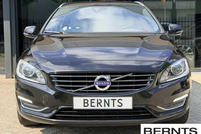 Volvo V60 (2016) thumbnail 2