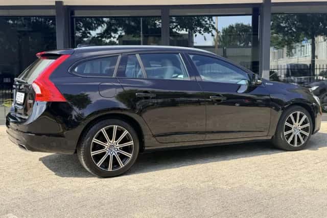 Volvo V60 (2016) thumbnail 6