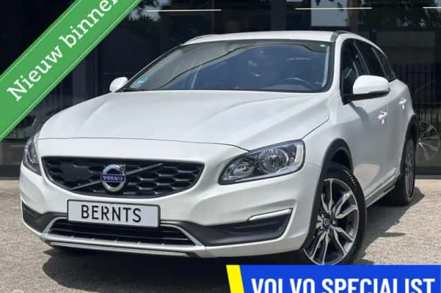 Volvo V60 Cross Country (2016) thumbnail 1